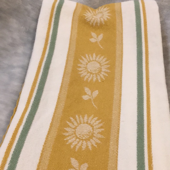 Martha Stewart Sunflower Kitchen Towels Set of 3 NWT Cotton 18x28” - Picture 10 of 16